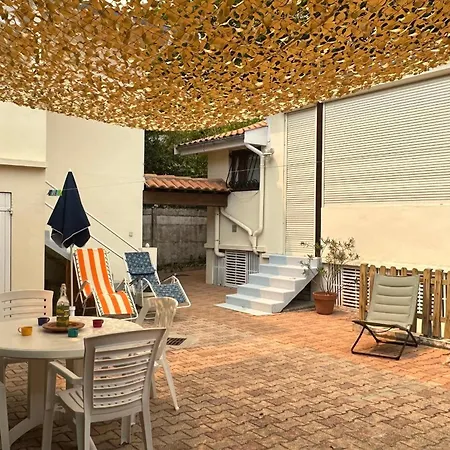 House Near The With Terrace And Parking Сasa de vacaciones